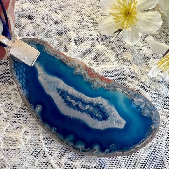 Vintage Blue Polished Genuine Geode Slab Necklace 16”-18” - Picture 7 of 11